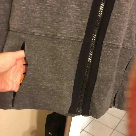 Athleta gray hoodie with pockets.  Size X-LARGE - Picture 2 of 9